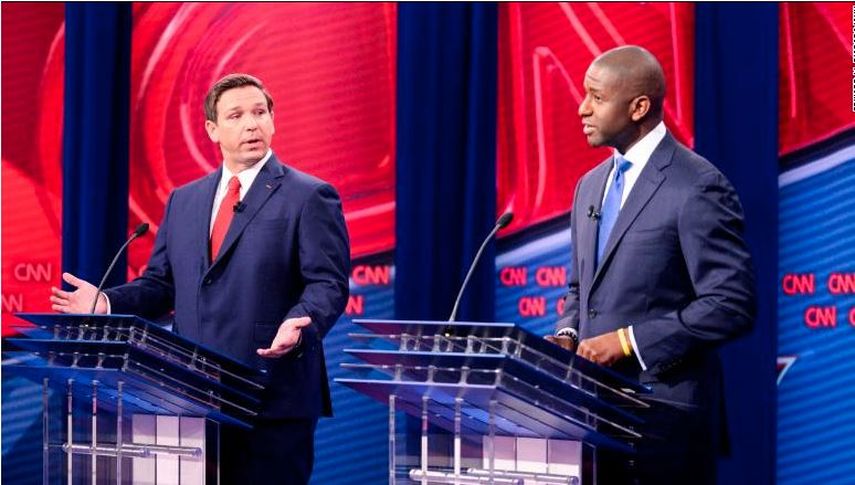 Los candidatos a la gobernación de Florida el republicano Ron DeSantis (Izq.) debate con su oponente, el demócrata Andrew Gillum