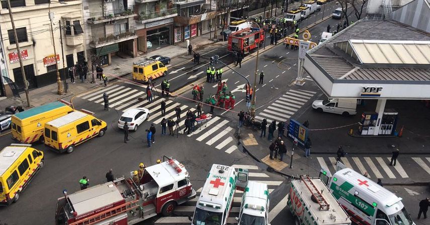 Una amplia zona de este barrio en el sur de la capital argentina fue evacuada, incluidos los alumnos de una escuela cercana (CORTESÍA) 