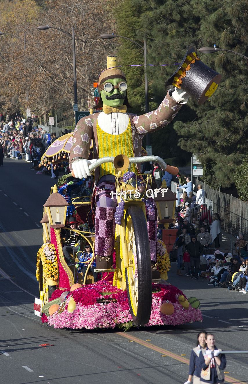 La carroza de Showmanship desfila por Colorado Boulevard durante la 129° edición del Desfile de Las Rosas este 1ro de enero de 2018 en&nbsp;Pasadena, California.&nbsp;