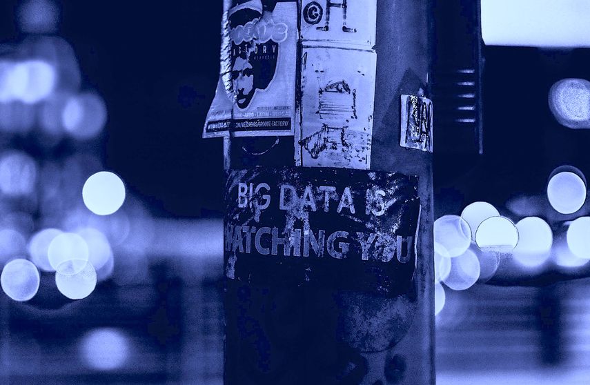 Imagen referencial de un cartel con el texto Big Data is watching you.&nbsp;