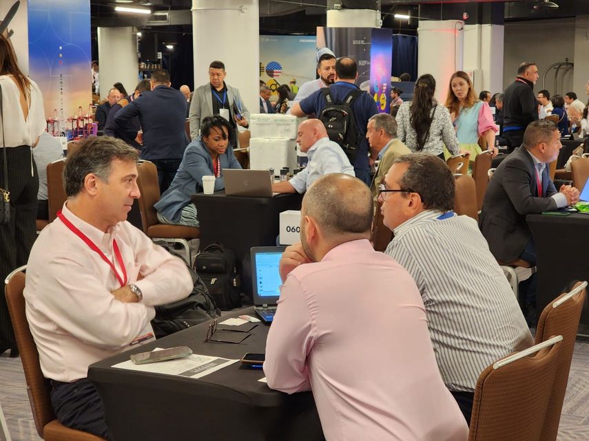 Imagen de empresarios durante el evento de negocios Macorrueda Houston 2022, Texas.