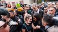 El rey Felipe VI y la reina Letizia durante su visita a una zona afectada por la DANA, a 3 de noviembre de 2024, en Paiporta, Valencia, Comunidad Valenciana (España).&nbsp;