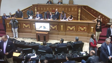 El Parlamento, de mayoría opositor, estuvo en el ojo del huracán por la reñida elección que terminó con 53 votos a favor, 43 en contra y 1 abstención.