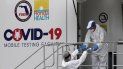 Trabajadores de salud en un sitio de pruebas COVID-19 durante la pandemia de coronavirus, el viernes 17 de julio de 2020 en Miami Beach, Florida. Trabajadores de salud en un sitio de pruebas COVID-19 durante la pandemia de coronavirus, el viernes 17 de julio de 2020 en Miami Beach, Florida.