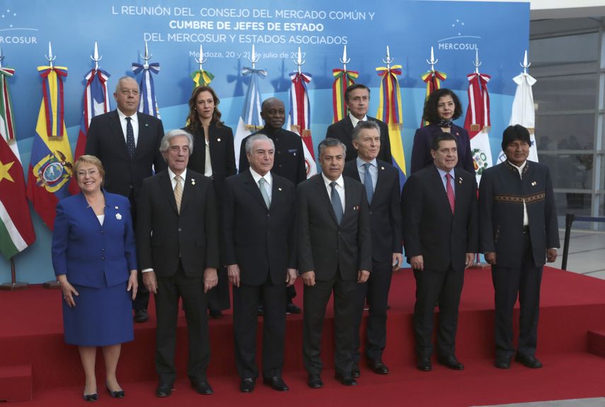 El documento fue firmado por ocho de los once países que participaron en la cumbre de jefes de Estado del Mercosur y representantes de países asociados. No lo suscribieron Bolivia, Ecuador ni Perú.