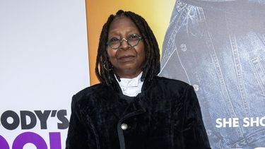 Whoopi Goldberg en el estreno de Nobodys Fool en Nueva York el 28 de octubre de 2018. La actriz Whoopi Goldberg fue suspendida dos semanas como copresentadora del programa “The View” por lo que la directora de ABC News describió como “comentarios erróneos y dañinos” sobre los judíos y el Holocausto.&nbsp;