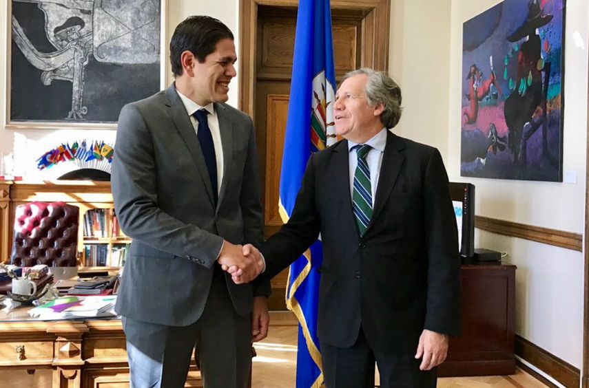 Léster Toledo fue recibido por el secretario de la Organización de Estados Americanos (OEA), Luis Almagro