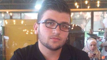 Mohammed Alhajali estuvo al teléfono durante dos horas hablando con un amigo en Siria, hasta que el fuego llegó al piso 14, donde vivía. Entonces el joven refugiado sirio se despidió.