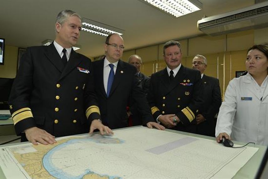 El servicio que presta la Armada de Chile es un ejemplo para los otros países, expresó hoy el príncipe Alberto II de Mónaco (Foto: EFE)