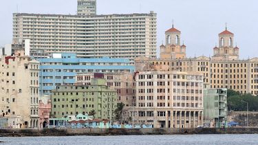 El edificio Focsa desctaca por sobre sus similares de la capital cubana.