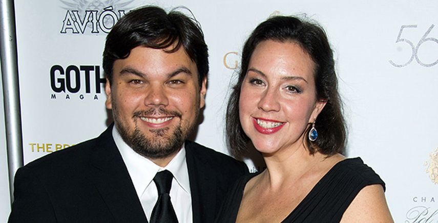 En esta foto del 23 de mayo del 2011, Robert López y Kristen Anderson-López en la 56a ceremonia anual de los premios Drama Desk en Nueva York. (AP)