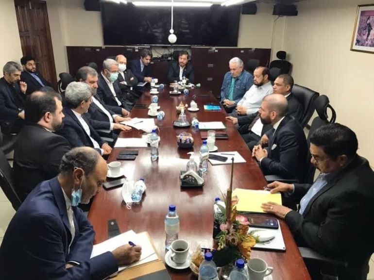 Reunión entre funcionarios del régimen iraní encabezado por el terrorista Mohsen Rezai, vicepresidente de Asuntos Económicos de Irán, y funcionarios de la dictadura sandinista dirigidos por Laureano Ortega Murillo, hijo de Daniel Ortega y Rosario Murillo. 