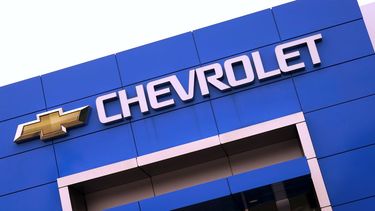 Logo de la Chevrolet en un concesionario en Woburn, Massachusetts, el 3 de agosto del 2021.&nbsp;