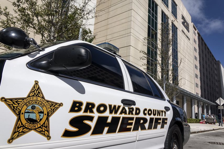 Policía de Broward acordonó el lugar del incendio.&nbsp;