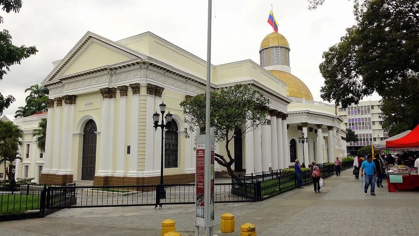 Imagen tomada de Internet del edificio del Capitolio, donde radica la Asamblea Nacional, cuyos diputados serán elegidos por los venezolanos este domingo 6 de diciembre (CORTESÍA)