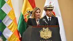&Aacute;&ntilde;ez corrige as&iacute; su postura expresada el s&aacute;bado, cuando ratific&oacute; su confianza en L&oacute;pez como ministro de defensa de Bolivia