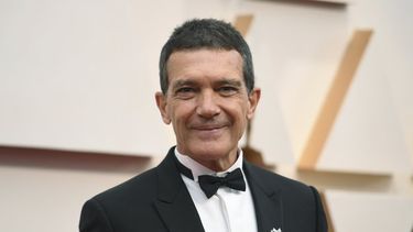 Antonio Banderas llega a los Oscar en Los Angeles el 9 de febrero de 2020. El actor anunci&oacute; que ha superado la COVID-19.&nbsp;