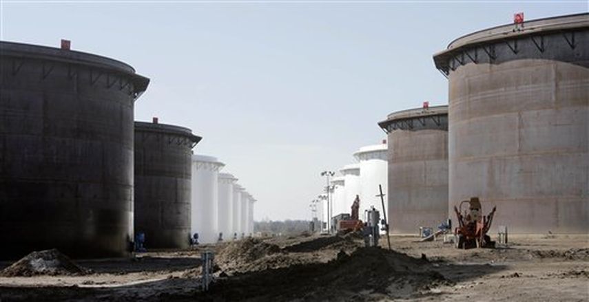 La extracción y las existencias de petróleo en Estados Unidos se ubican en niveles históricos, según la agencia. (AP)