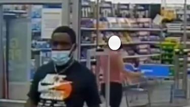 La oficina del alguacil de Broward publicó la imagen de un hombre al que acusan de cometer robos a varios vehículos.