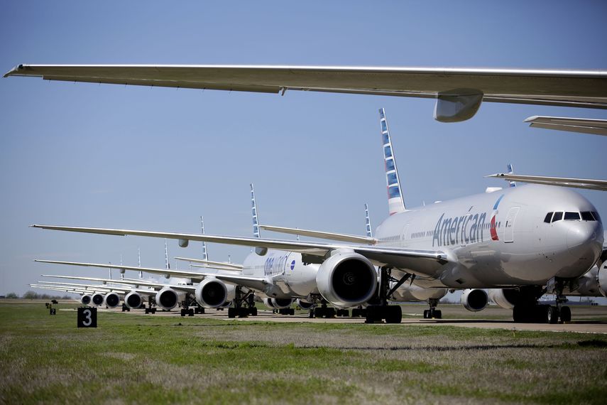 Boeing 777 de American Airlines estacionados en el Aeropuerto Internacional de Tulsa.