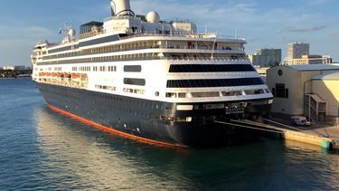 El crucero Zaadam atrac&oacute; en Port Everglades para desembarcar pasajeros tras varias semanas deambulando sin rumbo.
