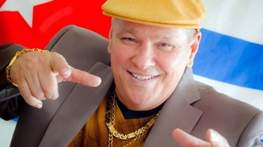 Luis Frank Arias tiene un palmarés importante desde que empezó en la música en 1976 con la banda Gigantes Miramar.