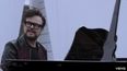 El cantante Aleks Syntek en el video Lucha de Gigantes.