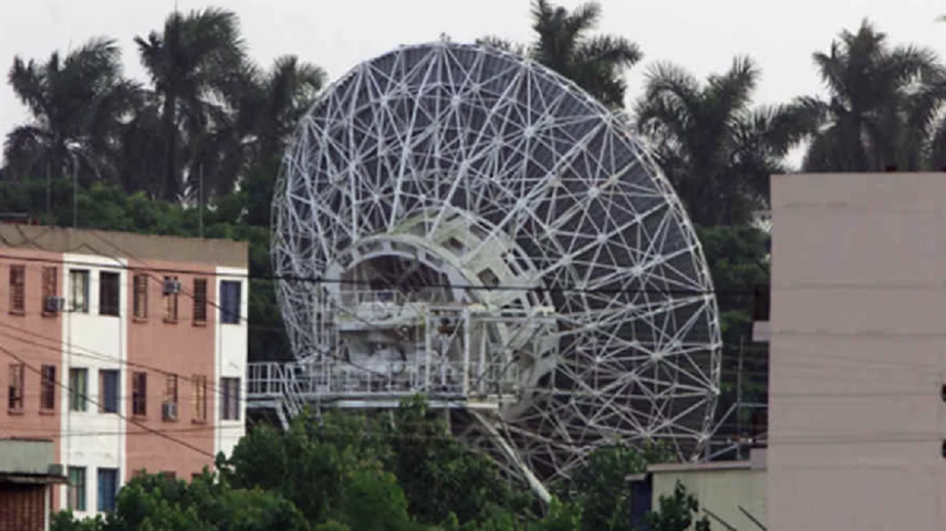 Radar en la antigua base de Lourdes, actual Universidad de Ciencias Informáticas