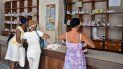 Vista parcial de una farmacia para el pueblo en La Habana. Vista parcial de una farmacia para el pueblo en La Habana.