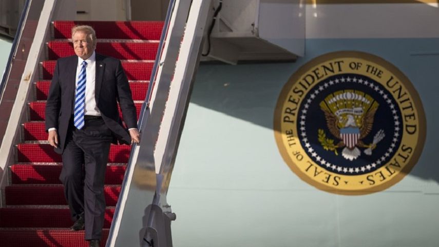 El presidente Donald Trump arribó a Palm Beach procedente de la Base Aérea de Andrews, en Washington, una semana después de su anterior visita.