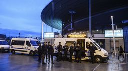 La noche del lunes, la policía francesa encontró un cinturón de explosivos en París siguiendo la pista al teléfono móvil de Abdeslam. (EFE)
