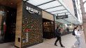 Varias personas salen de una tienda Amazon Go en Seattle. Amazon dijo que aplica su tecnología de pago con la mano en algunos de sus supermercados Whole Foods. Varias personas salen de una tienda Amazon Go en Seattle. Amazon dijo que aplica su tecnología de pago con la mano en algunos de sus supermercados Whole Foods.