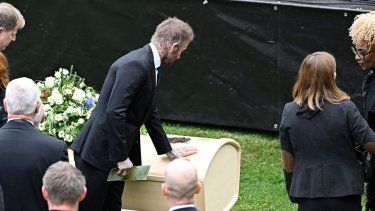 David Beckham frente al museo de Torsby después del funeral del exentrenador sueco de la selección inglesa Sven-Göran Eriksson, el viernes 13 de septiembre del 2024.