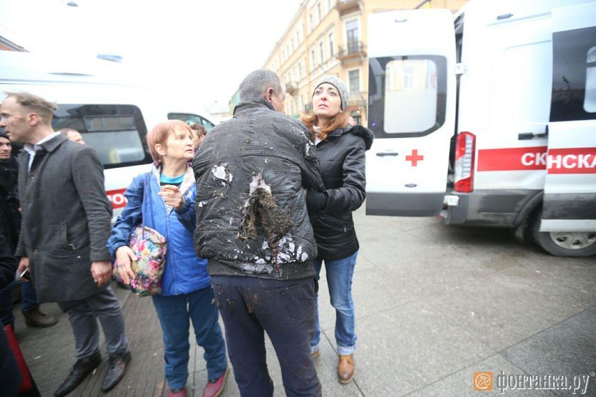 Este hombre fue impactado por parte de la bomba que estalló dentro de la estación del metro de San Petersburgo.&nbsp;