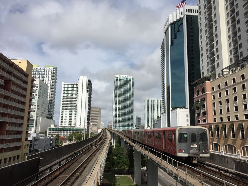 Se suponía que el medio centavo serviría para la ampliación del Metrorail, algo que nunca sucedió. En este momento es imposible hacerlo por los altos costos de un proyecto de ese tipo.