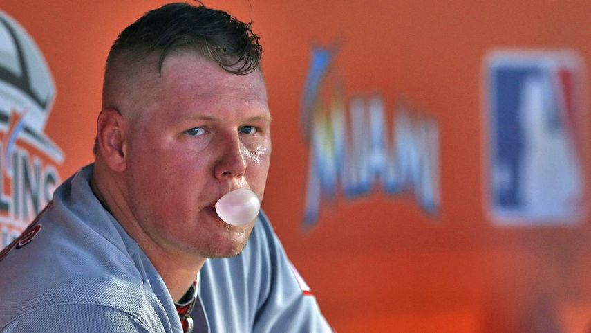Latos se va a Los Angeles a reforzar el pitcheo. (ARCHIVO)