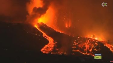Vista parcial de la erupción volcánica de Cumbre Vieja, en La Palma, Islas Canarias, España, domingo 19 de septiembre de 2021.&nbsp;