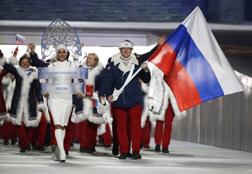 Imagen&nbsp;del 7 de febrero de 2014 del ruso Alexander Zubkov&nbsp;portando&nbsp;la bandera de Rusia en la ceremonia de apertura de los Juegos Ol&iacute;mpicos de Invierno de 2014 en Sochi.