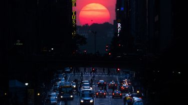 El fenómeno de Manhattanhenge el 29 de mayo del 2013, cuando el sol se pone a un ángulo exacto con las calles de Manhattan.&nbsp;