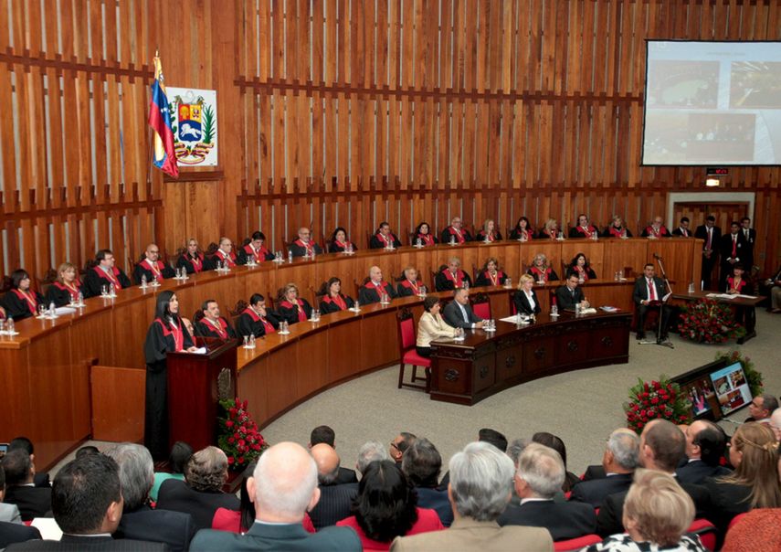 Como ninguna novedad y un nuevo obstáculo calificaron algunos de los políticos opositores el dictamen del Supremo venezolano