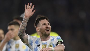 Lionel Messi de Argentina celebra después del partido de fútbol de clasificación sudamericana para la Copa Mundial de la FIFA Qatar 2022 entre Argentina y Venezuela en el estadio La Bombonera en Buenos Aires el 25 de marzo de 2022. &nbsp;