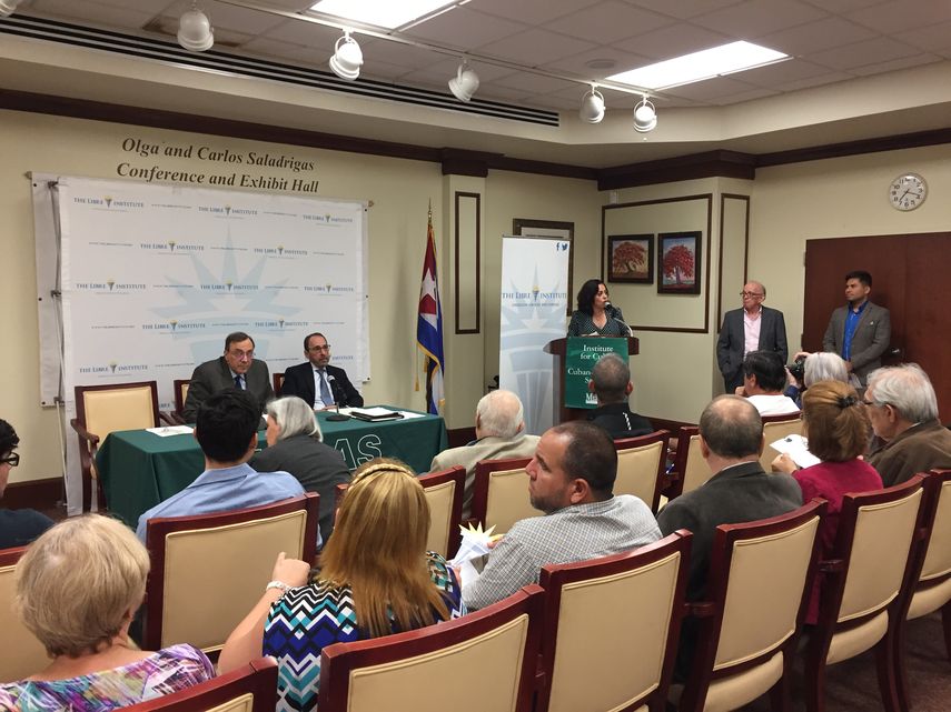 Carlos Alberto Montaner y José Azel, durante la primera noche del seminario&nbsp;Democracia y Libertad Económica.