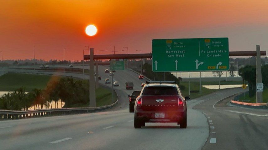 Imagen de una atardecer en la autopista 836 del Condado de Miami-Dade.&nbsp;