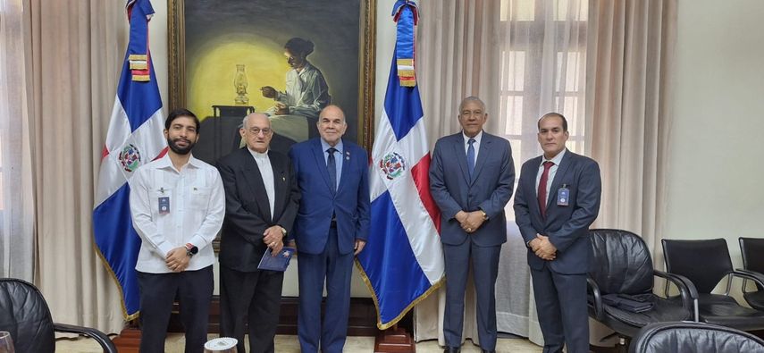 En el encuentro con el Ministro Administrativo de la Presidencia, Andrés Bautista, la Asociación Cubana en República Dominicana solicitó una posiciòn más firme del Gobierno de Luis Abinader contra la dictadura