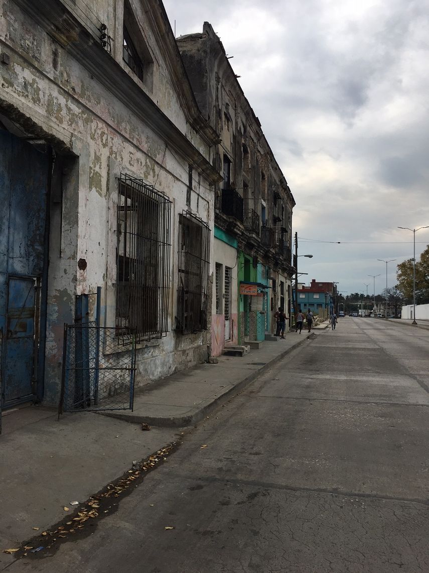 Deterioro creciente de la vivienda en la capital cubana.