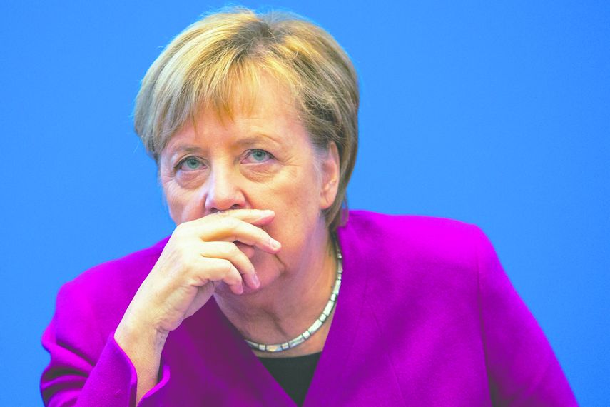 La canciller alemana, Angela Merkel, reflexiona durante una reunión gubernamental.&nbsp;