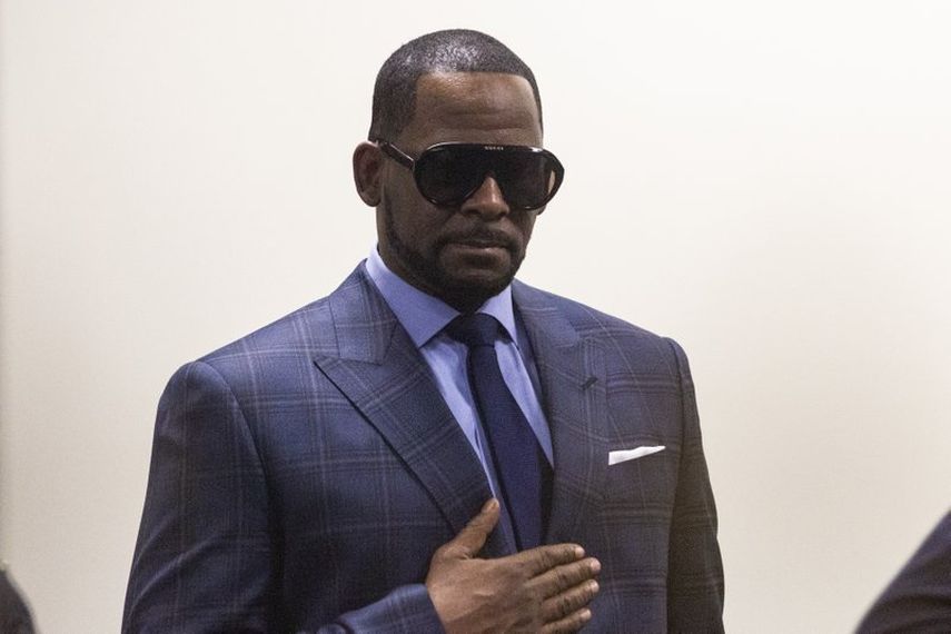 &nbsp;El m&uacute;sico R. Kelly llega al Daley Center para una audici&oacute;n el mi&eacute;rcoles 6 de marzo de 2019, en Chicago. Ashlee Rezin/Chicago Sun-Times via AP, archivo)