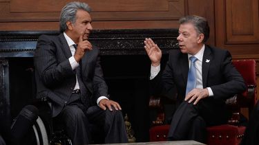 El presidente electo de Ecuador, Lenin Moreno, con su homólogo Juan Manuel Santos.&nbsp;