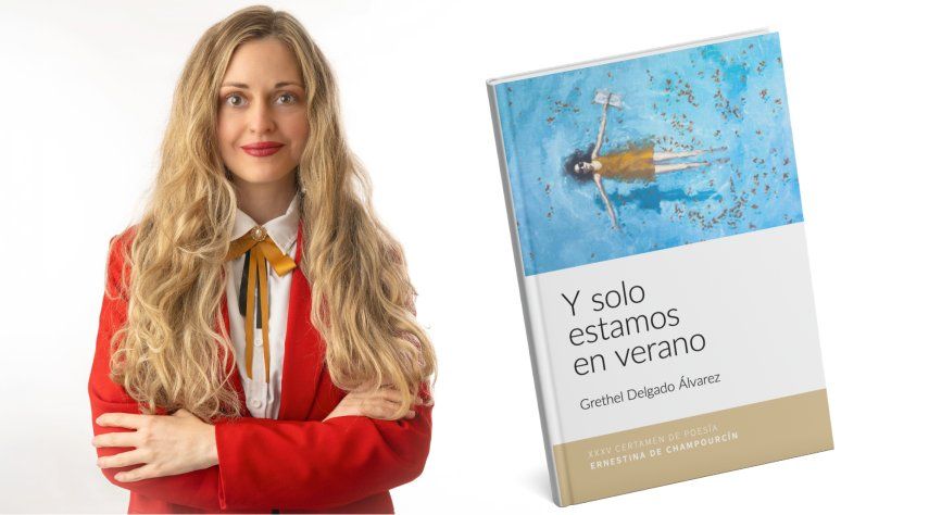 Grethel Delgado junto a su nuevo libro, Y solo estamos en verano.&nbsp;