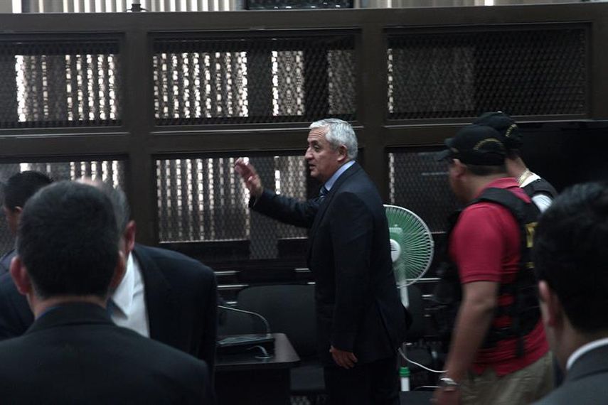 El exmandatario guatemalteco Otto Pérez Molina, asiste a audiencia en Torre de Tribunales de Ciudad de Guatemala. (EFE)